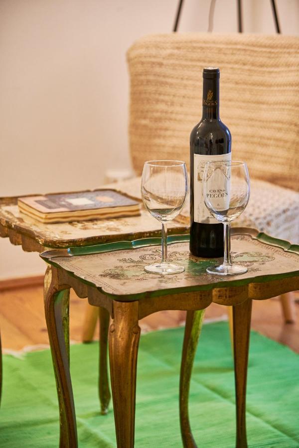 Spacious Bairro Alto Apartment With Courtyard, By Timecooler Lizbona Zewnętrze zdjęcie