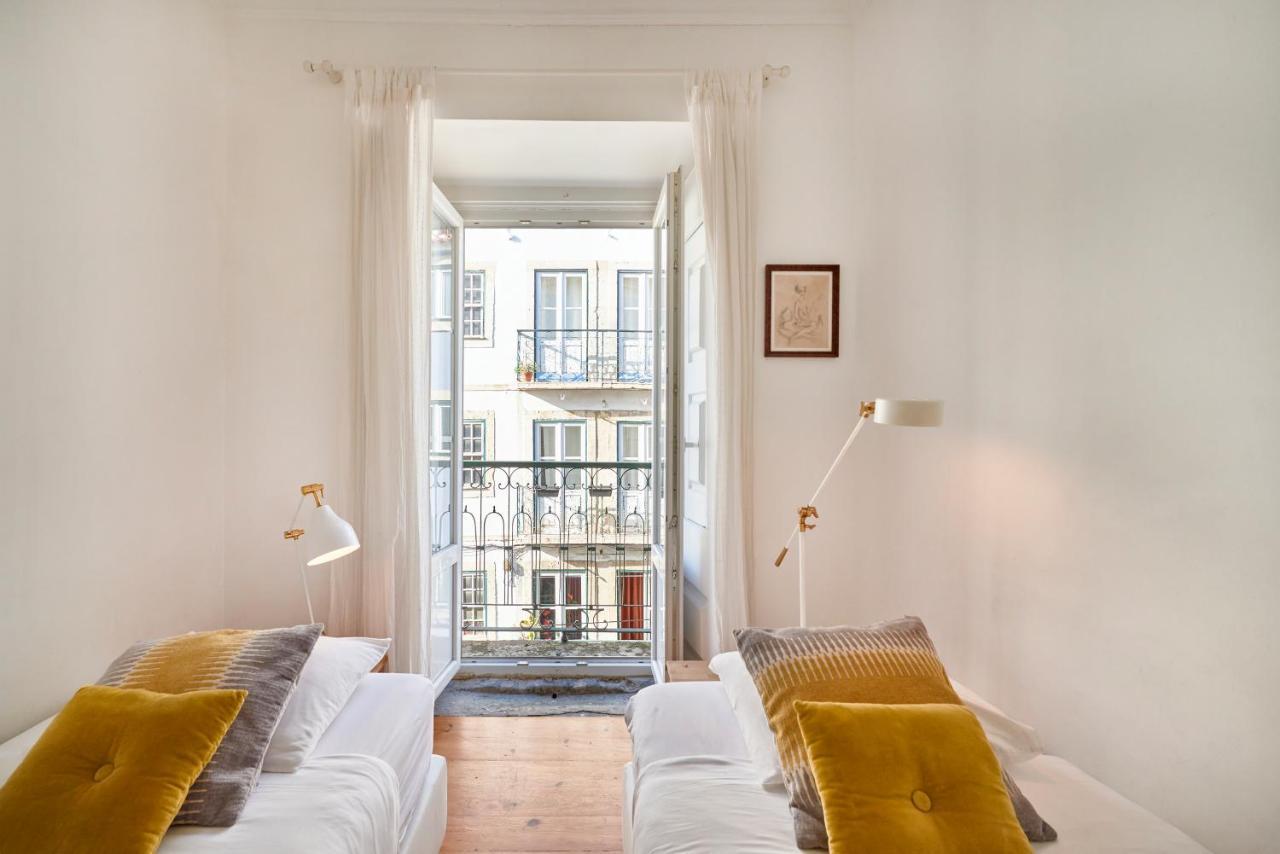 Spacious Bairro Alto Apartment With Courtyard, By Timecooler Lizbona Zewnętrze zdjęcie