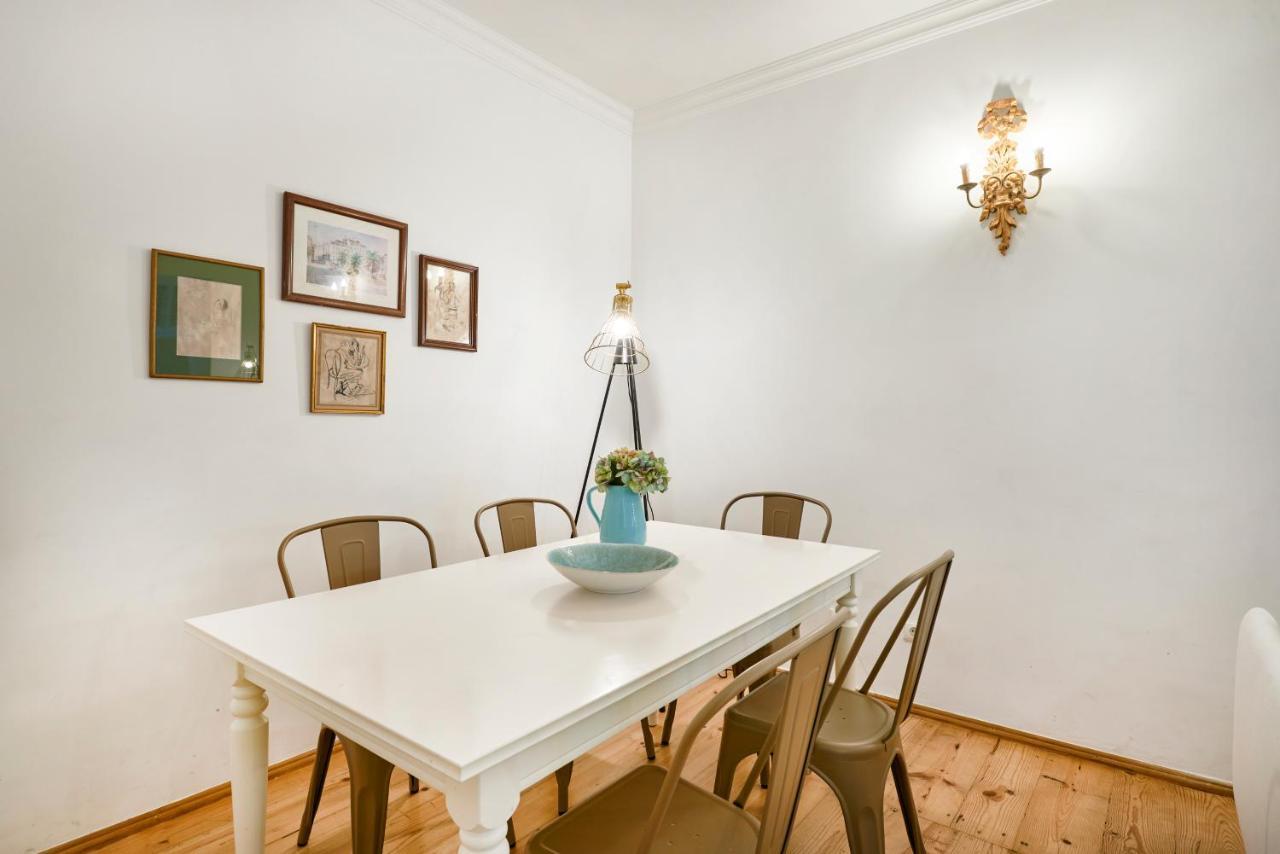 Spacious Bairro Alto Apartment With Courtyard, By Timecooler Lizbona Zewnętrze zdjęcie
